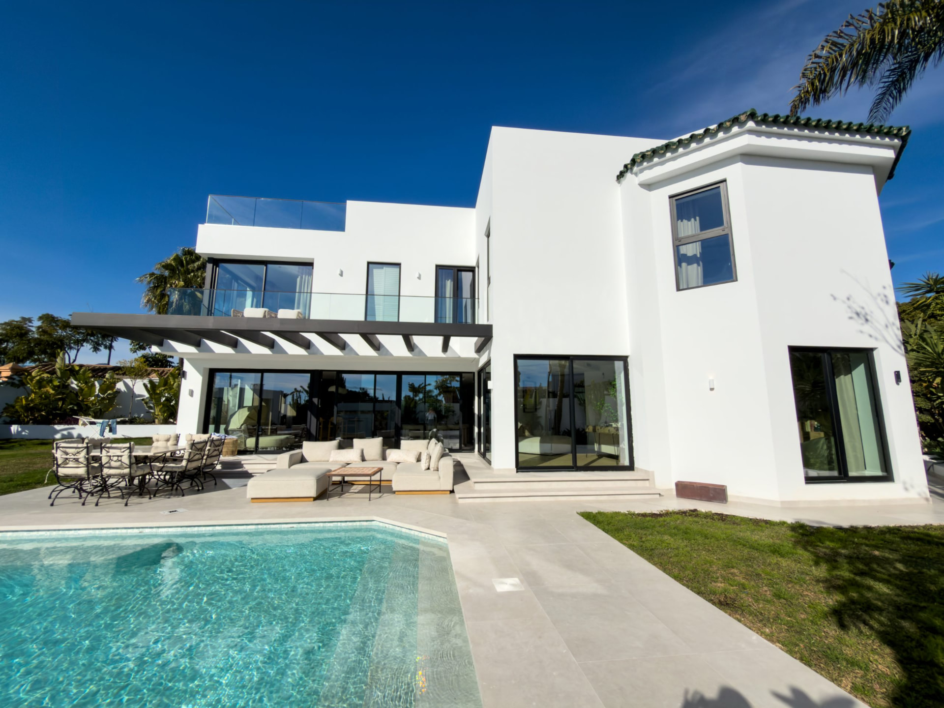 Rear elevation with steel pergola and glass balustrades